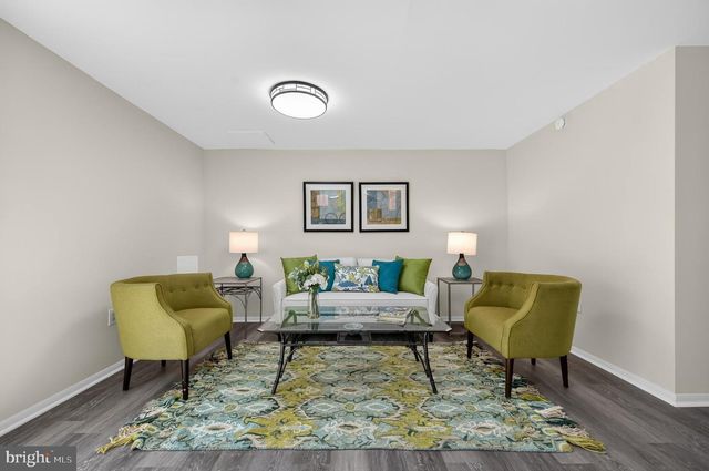 6077 HOLLOW HILL LN, Springfield, VA 22152