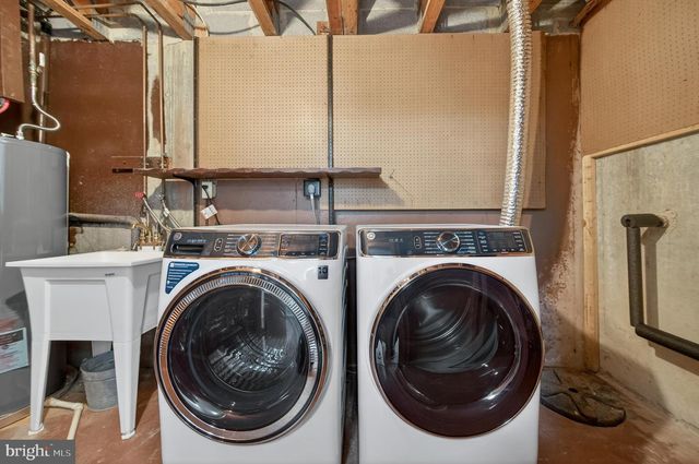 6077 HOLLOW HILL LN, Springfield, VA 22152