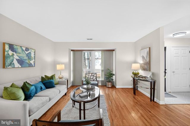 6077 HOLLOW HILL LN, Springfield, VA 22152