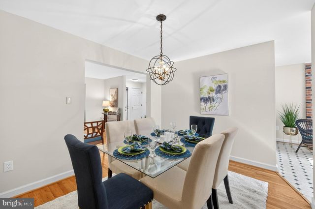 6077 HOLLOW HILL LN, Springfield, VA 22152