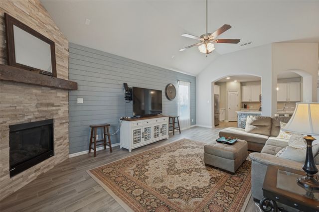 629 Wilmington Lane, Aubrey, TX 76227