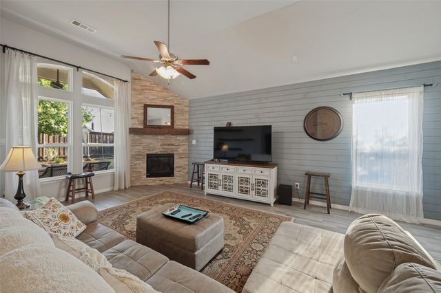 629 Wilmington Lane, Aubrey, TX 76227