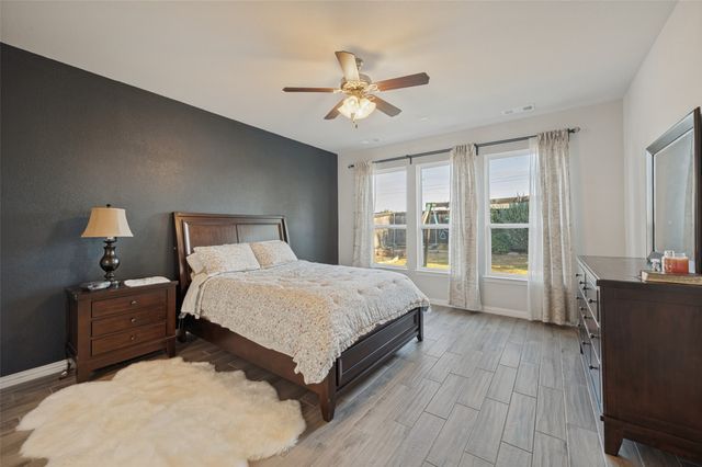 629 Wilmington Lane, Aubrey, TX 76227