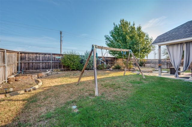 629 Wilmington Lane, Aubrey, TX 76227