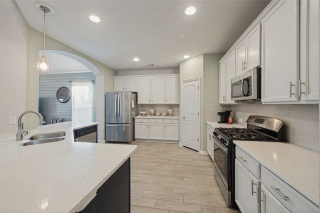 629 Wilmington Lane, Aubrey, TX 76227