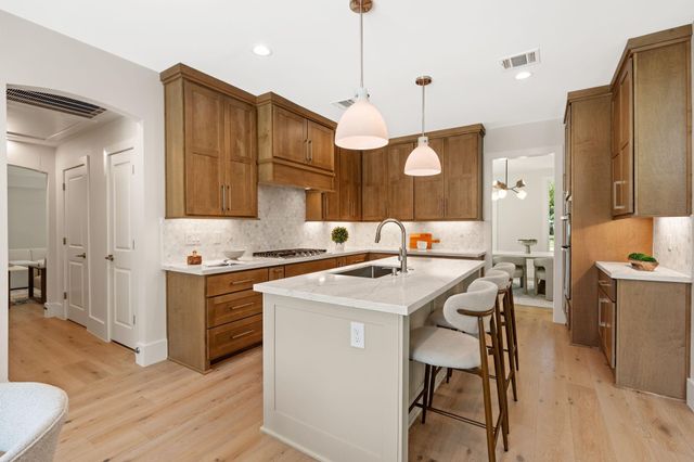 5665 Pine Forest Road, Houston, TX 77056