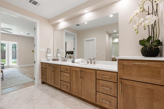 5665 Pine Forest Road, Houston, TX 77056