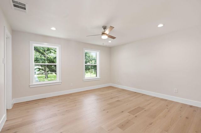 5665 Pine Forest Road, Houston, TX 77056