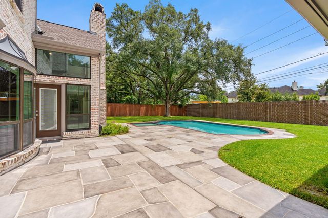 5665 Pine Forest Road, Houston, TX 77056