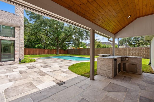5665 Pine Forest Road, Houston, TX 77056