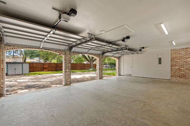 5665 Pine Forest Road, Houston, TX 77056