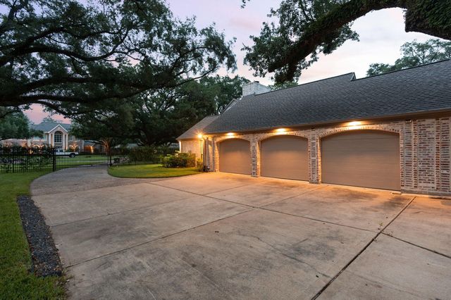 5665 Pine Forest Road, Houston, TX 77056