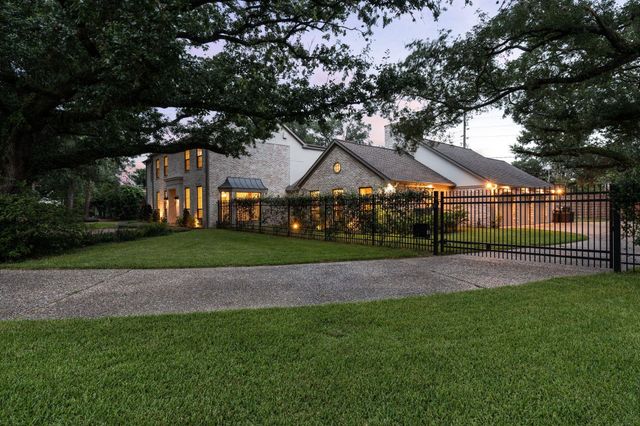 5665 Pine Forest Road, Houston, TX 77056