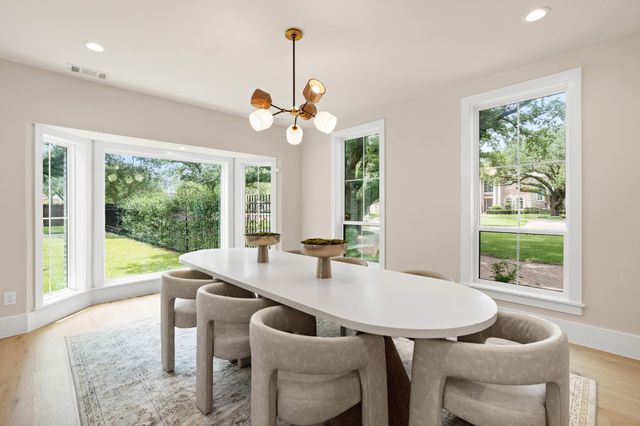5665 Pine Forest Road, Houston, TX 77056