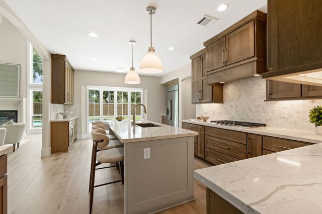 5665 Pine Forest Road, Houston, TX 77056