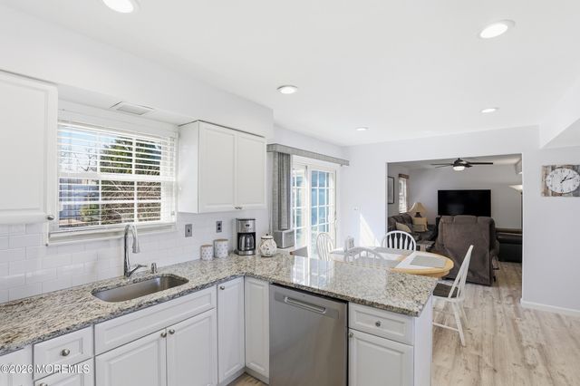 5 Berkshire Drive, Howell, NJ 07731