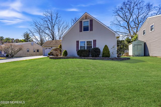 5 Berkshire Drive, Howell, NJ 07731