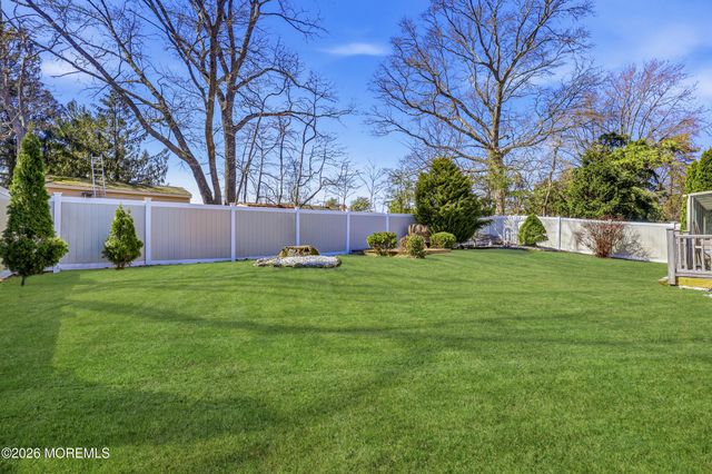 5 Berkshire Drive, Howell, NJ 07731