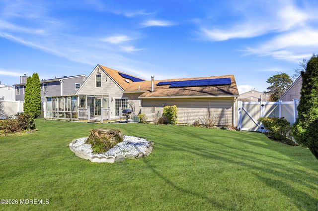 5 Berkshire Drive, Howell, NJ 07731