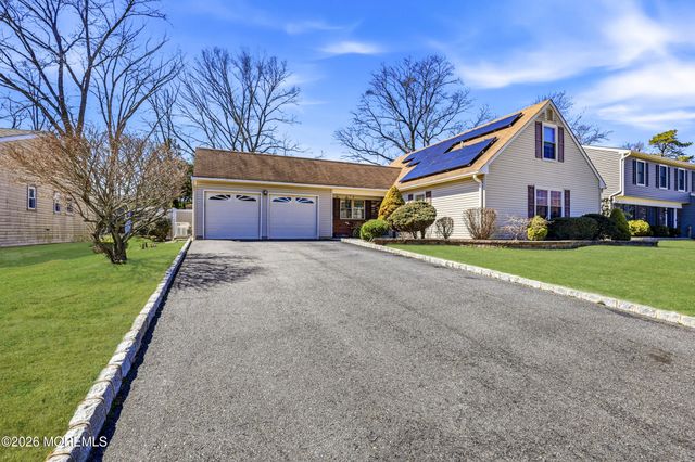 5 Berkshire Drive, Howell, NJ 07731