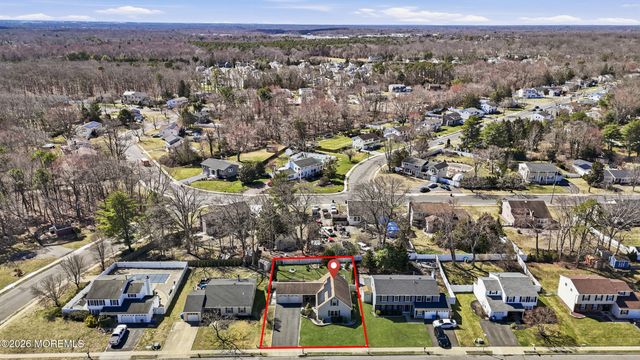 5 Berkshire Drive, Howell, NJ 07731