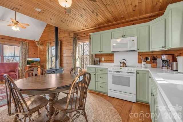 461 Arrowhead Ridge Road, Spruce Pine, NC 28777