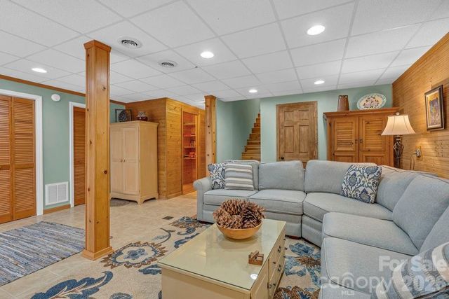 461 Arrowhead Ridge Road, Spruce Pine, NC 28777