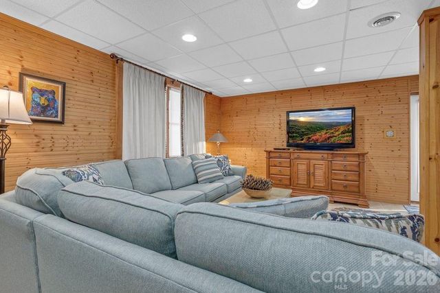 461 Arrowhead Ridge Road, Spruce Pine, NC 28777