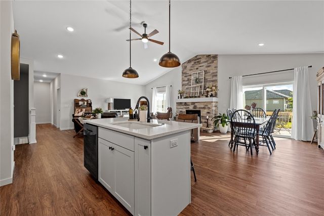 301 Wildcat Court, Shellsburg, IA 52332