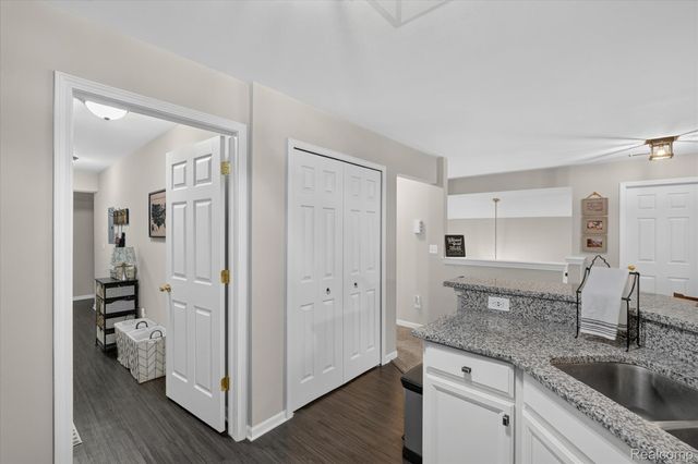 3203 Chesapeake Circle, Commerce Charter Township, MI 48390