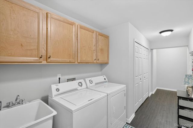3203 Chesapeake Circle, Commerce Charter Township, MI 48390