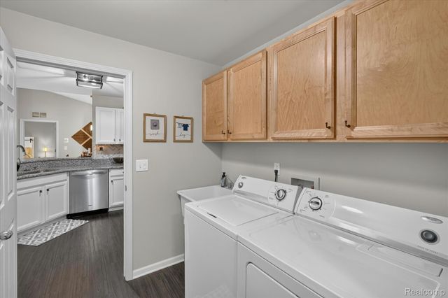 3203 Chesapeake Circle, Commerce Charter Township, MI 48390