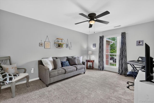 3203 Chesapeake Circle, Commerce Charter Township, MI 48390