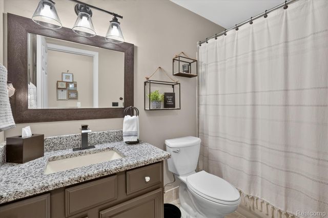 3203 Chesapeake Circle, Commerce Charter Township, MI 48390
