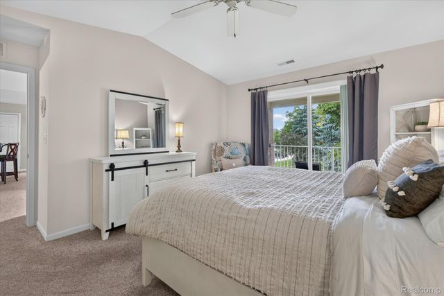 3203 Chesapeake Circle, Commerce Charter Township, MI 48390