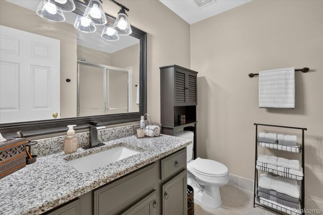 3203 Chesapeake Circle, Commerce Charter Township, MI 48390