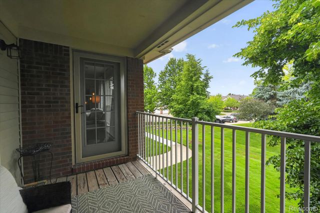 3203 Chesapeake Circle, Commerce Charter Township, MI 48390
