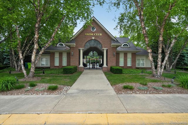 3203 Chesapeake Circle, Commerce Charter Township, MI 48390
