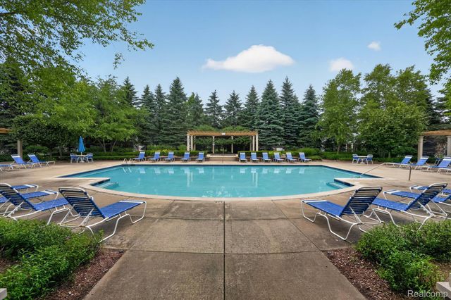 3203 Chesapeake Circle, Commerce Charter Township, MI 48390