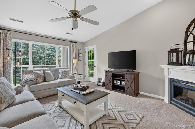 3203 Chesapeake Circle, Commerce Charter Township, MI 48390