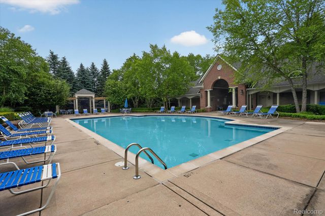 3203 Chesapeake Circle, Commerce Charter Township, MI 48390
