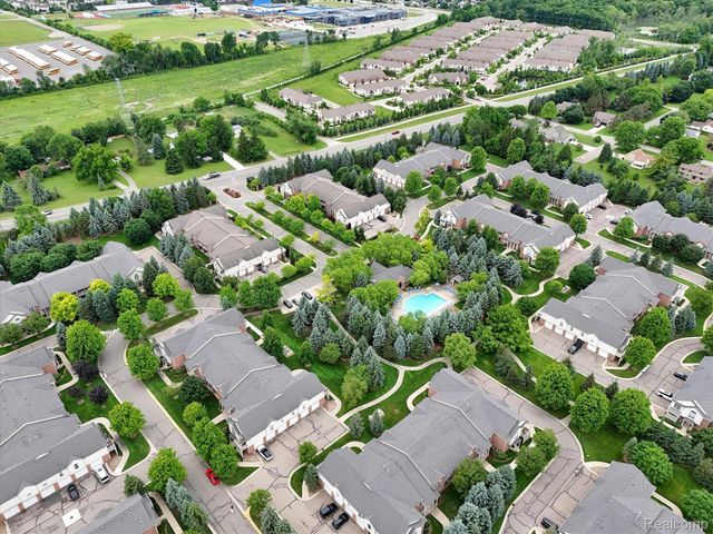 3203 Chesapeake Circle, Commerce Charter Township, MI 48390