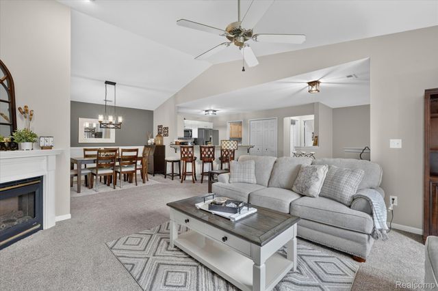 3203 Chesapeake Circle, Commerce Charter Township, MI 48390