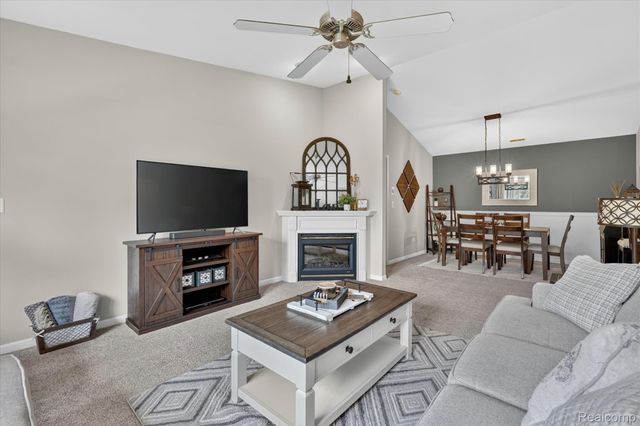 3203 Chesapeake Circle, Commerce Charter Township, MI 48390