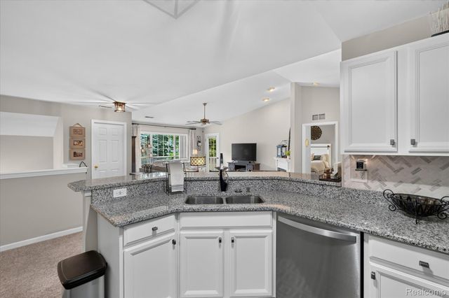 3203 Chesapeake Circle, Commerce Charter Township, MI 48390