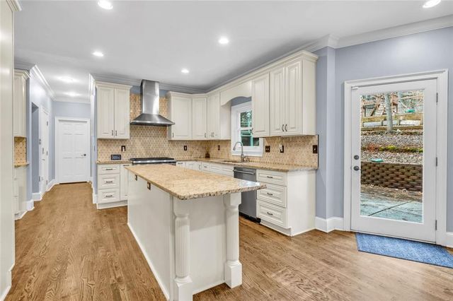 1828 Chedworth Lane, Stone Mountain, GA 30087