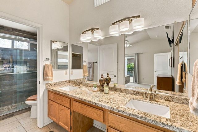 7668 Sundrift Ln, Sacramento, CA 95828