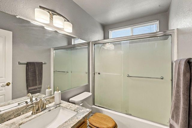7668 Sundrift Ln, Sacramento, CA 95828
