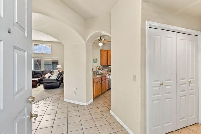 7668 Sundrift Ln, Sacramento, CA 95828