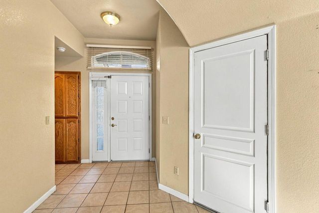 7668 Sundrift Ln, Sacramento, CA 95828